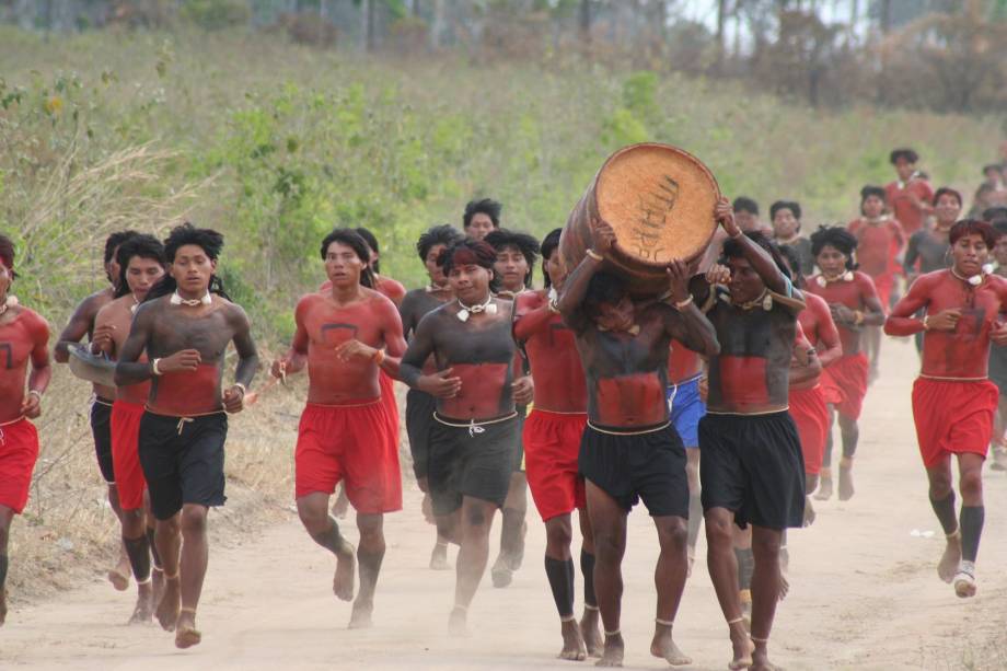 Vale dos Esquecidos, de Maria Raduan: conflito entre índios Xavantes, fazendeiros e posseiros na região amazônica mato-grossense