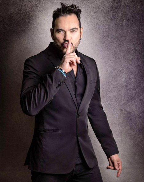 Premiação elege os melhores profissionais da beleza em 2015. Confira campeões