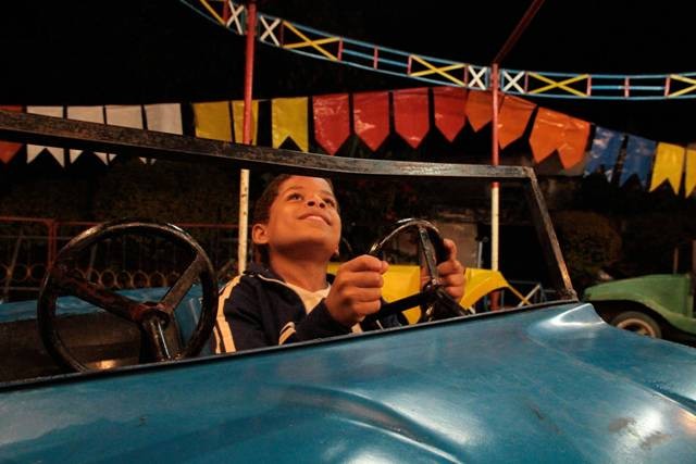 À Beira do Caminho: drama de um menino que procura o pai em São Paulo À Beira do Caminho: drama de um menino que procura o pai em São Paulo