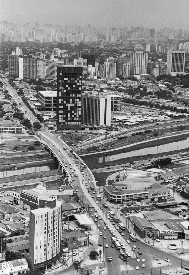 Vista aérea da Ponte Eusébio Matoso, na Marginal Pinheiros