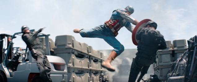 Capitão América 2 - O Soldado Invernal: o herói, vivido por Chris Evans, atrás do inimigo Capitão América 2 - O Soldado Invernal: o herói, vivido por Chris Evans, atrás do inimigo