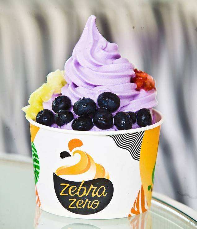 Frozen yogurt de mirtilo mais frutas Frozen yogurt de mirtilo mais frutas