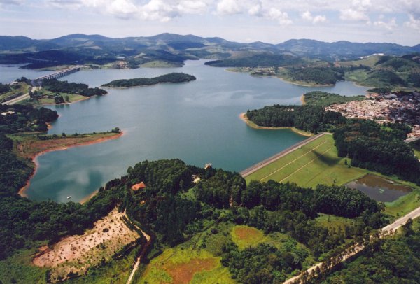 Volume de água armazenado no Sistema Cantareira cai para 44,5%