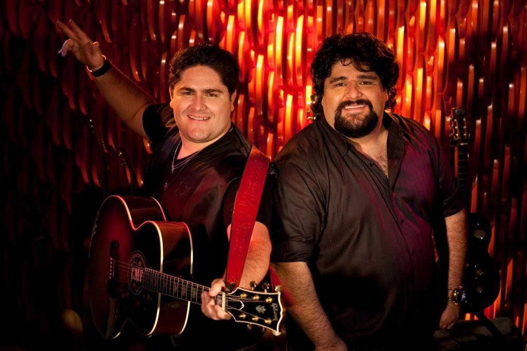 César Menotti & Fabiano homenageiam Lito Sousa no palco da Festa de Barretos