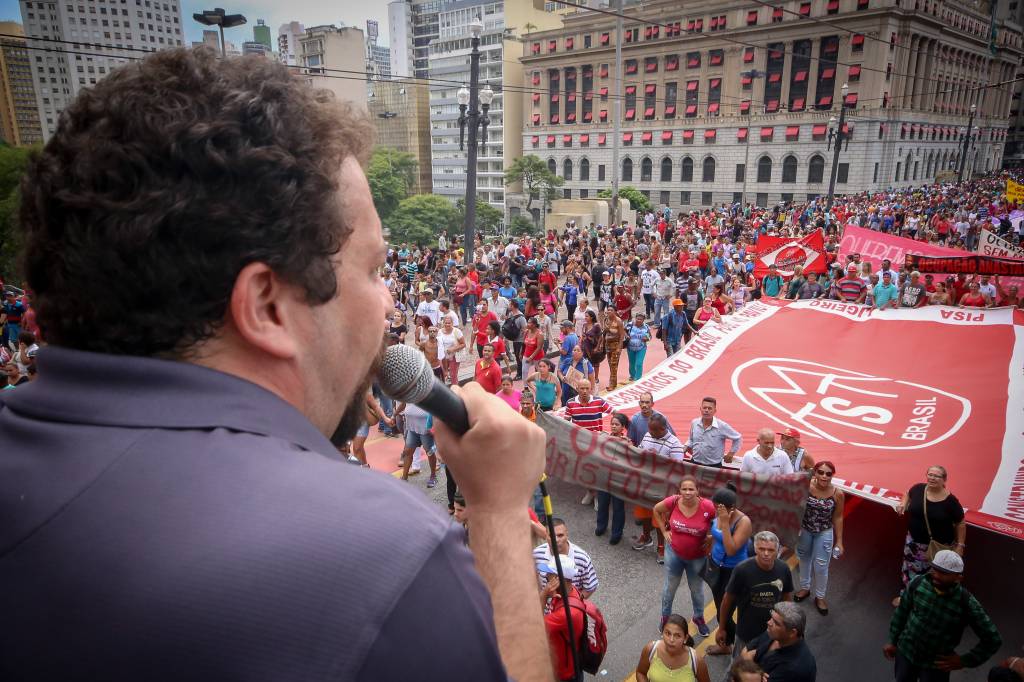 MTST ocupa três terrenos em São Paulo, Guarulhos e Carapicuíba