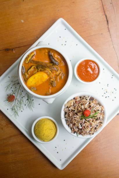 Moqueca de cogumelo shiitake e pupunha no Le Manjue