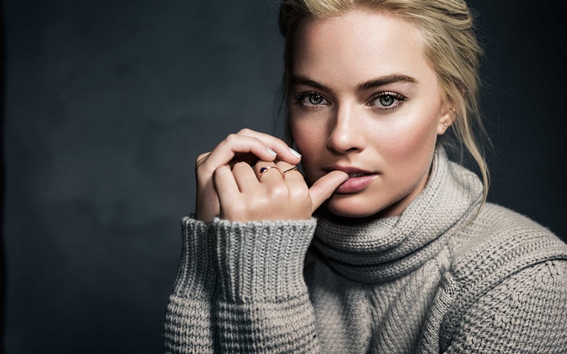 Margot Robbie é flagrada irreconhecível em set de filmagem