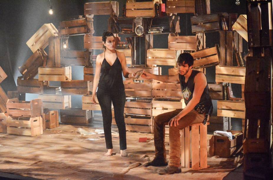 Guta Ruiz e Pedro Bosnich em O Bosque Soturno: drama tenso de Neil LaBute