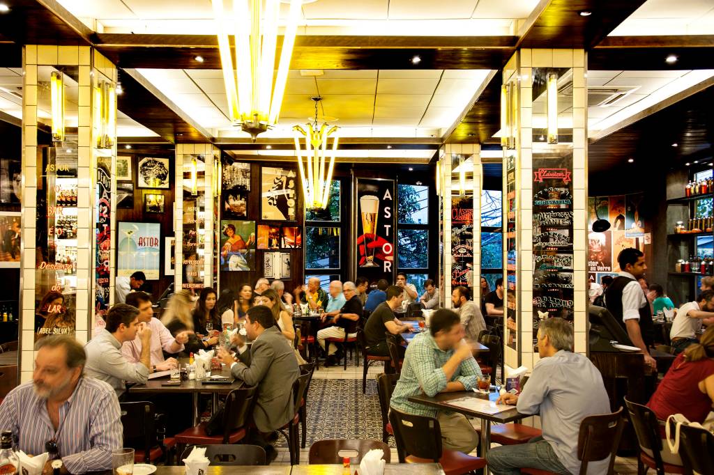 4 bares para levar o seu amigo gringo em São Paulo