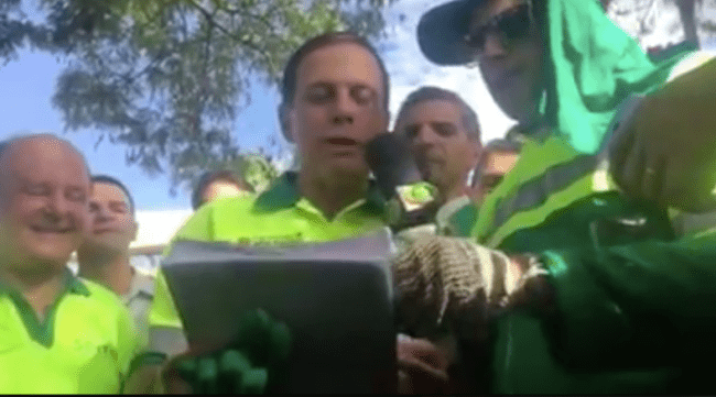 João Dória puxa coro contra pichadores João Dória puxa coro contra pichadores