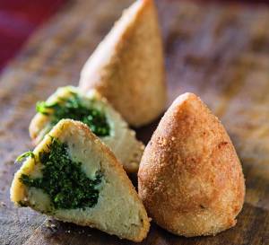 Coxinha de espinafre _ No Bones _ Açougue vegano _ Veganos Coxinha de espinafre do No Bones, o açougue vegano de Perdizes (Foto: Ricardo D'Angelo)