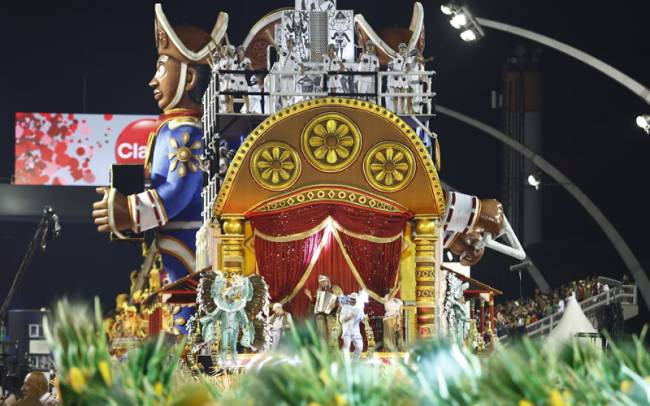 DESFILE DA ESCOLA DE SAMBA DRAGÕES DA REAL NO CARNAVAL DE SP