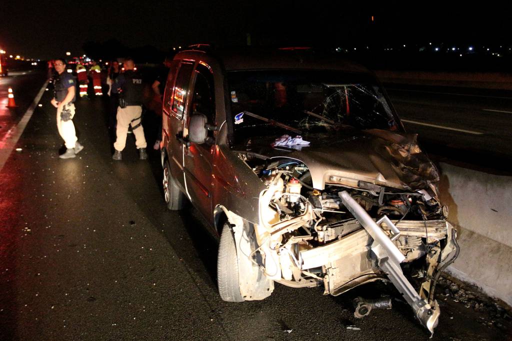 Duas mulheres que empurravam carro na Dutra morrem atropeladas
