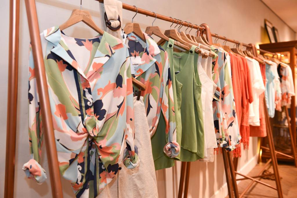 Grifes de moda feminina têm promoção de até 60%