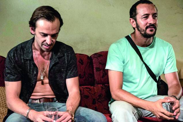 Júlio Andrade e Irandhir Santos: muito papo regado a cerveja Júlio Andrade e Irandhir Santos: muito papo regado a cerveja