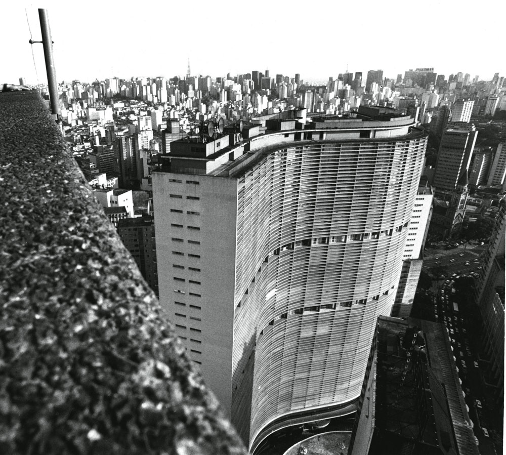 Quatro prédios com arquitetura sinuosa na capital