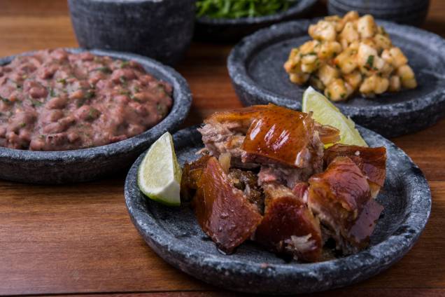 Porco san-zé (R$ 30,00), da Casa do Porco Bar: acompanha tutu de feijão, tartare de banana, couve, farofa e pimenta Porco san-zé (R$ 30,00), da Casa do Porco Bar: acompanha tutu de feijão, tartare de banana, couve, farofa e pimenta