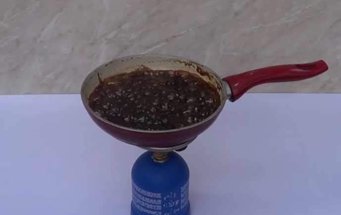 Vídeo mostra o que acontece ao ferver a Coca-Cola normal e a Zero