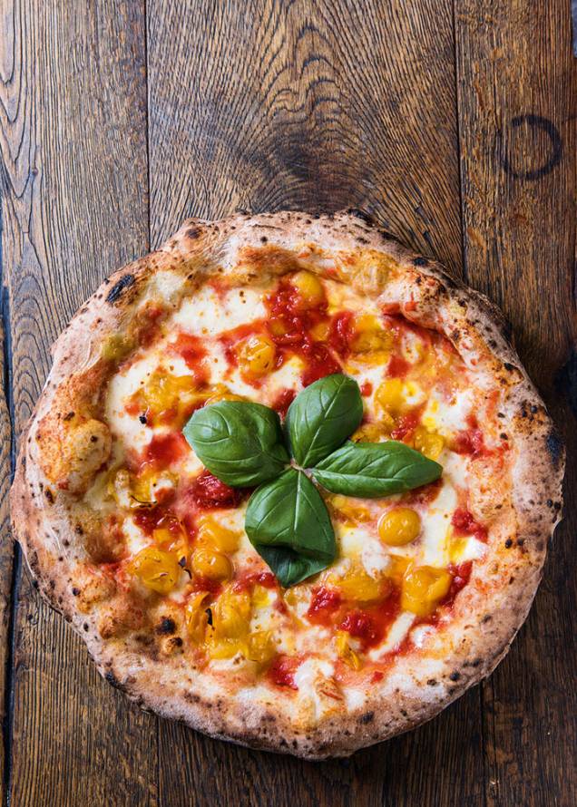 Due Pomodori (R$ 35,00), do Eataly Rossopomodoro: molho de tomates-cerejas vermelho e amarelo, mussarela de búfala, parmesão, manjericão e azeite extravirgem Due Pomodori (R$ 35,00), do Eataly Rossopomodoro: molho de tomates-cerejas vermelho e amarelo, mussarela de búfala, parmesão, manjericão e azeite extravirgem