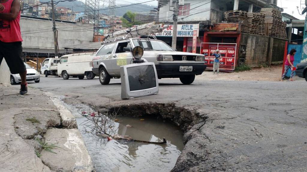 buraco na rua