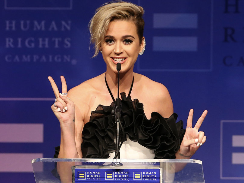 Katy Perry admite que, na adolescência, rezou por sua “cura gay”