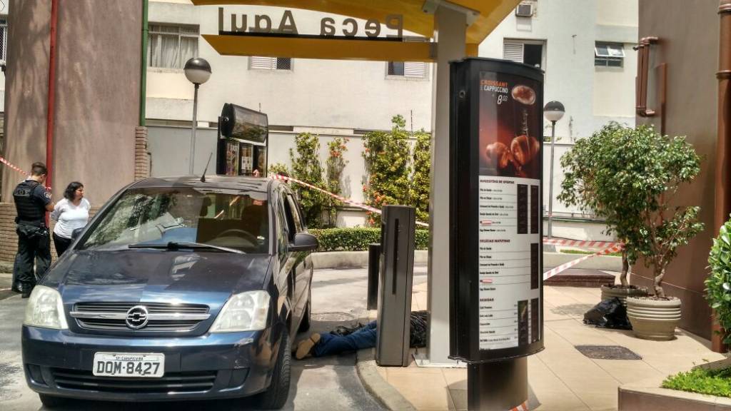 Homem morre durante tiroteio em McDonald’s de Pinheiros