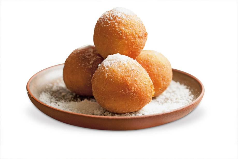 Arancini do Nino Cucina: bolinho feito com arroz arbóreo e tomate recheado com mussarela