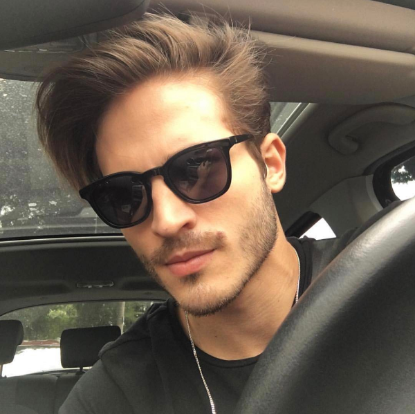 Corte masculino moderno tem fios mais compridos no topo da cabeça