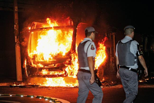 onibus incendiado vila madalena