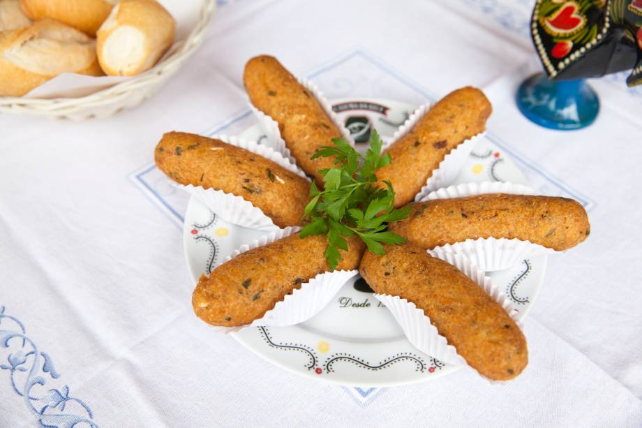 Na banca da Academia da Gula tem bolinho de bacalhau (R$ 10,00) Na banca da Academia da Gula tem bolinho de bacalhau (R$ 10,00)