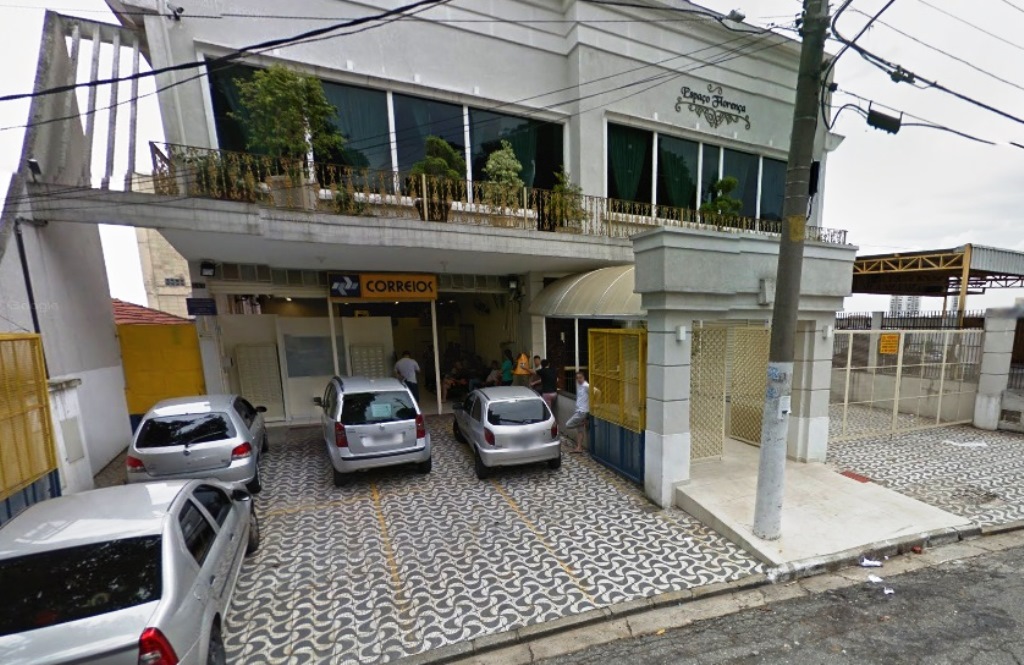 Funcionários e clientes são feitos reféns em agência dos Correios