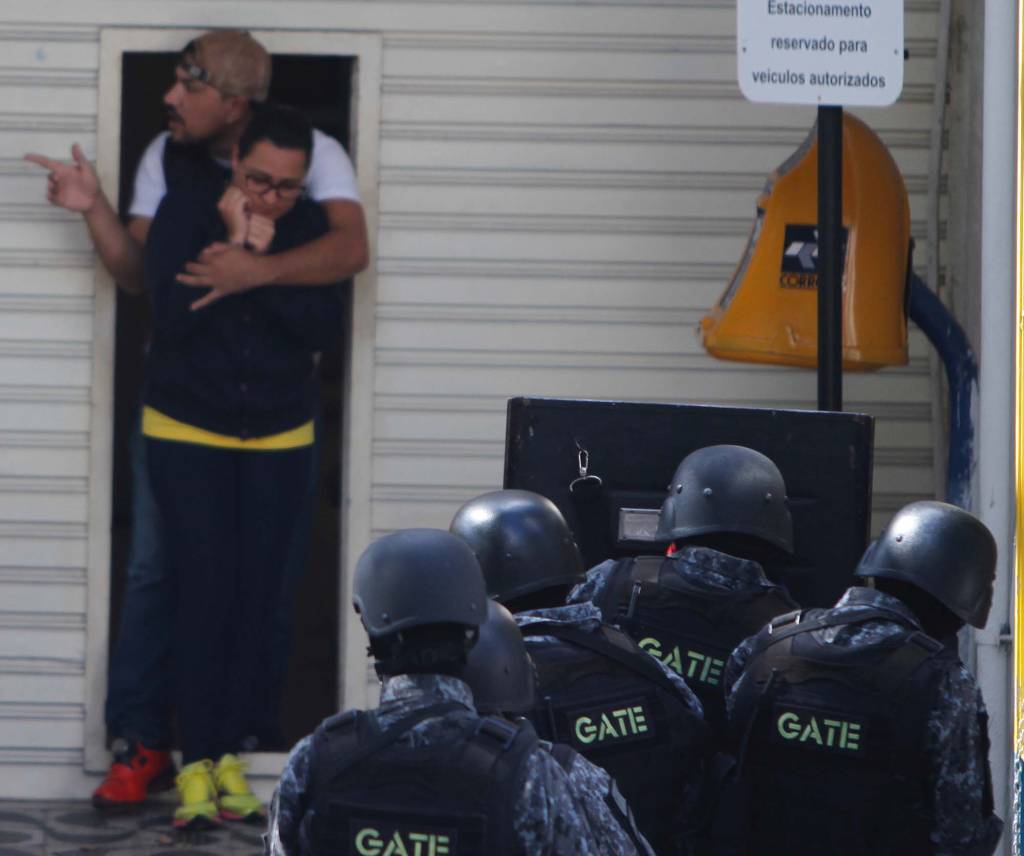 Liberadas cinco pessoas feitas reféns em agência dos Correios