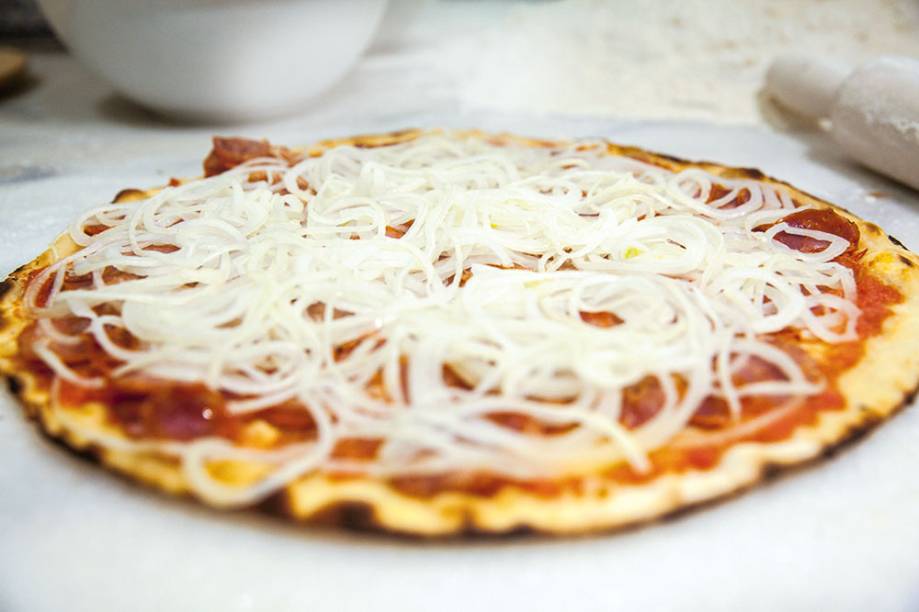 Pizza (7,50 reais a fatia):
feita pela Sala Vip Pizza (7,50 reais a fatia):
feita pela Sala Vip