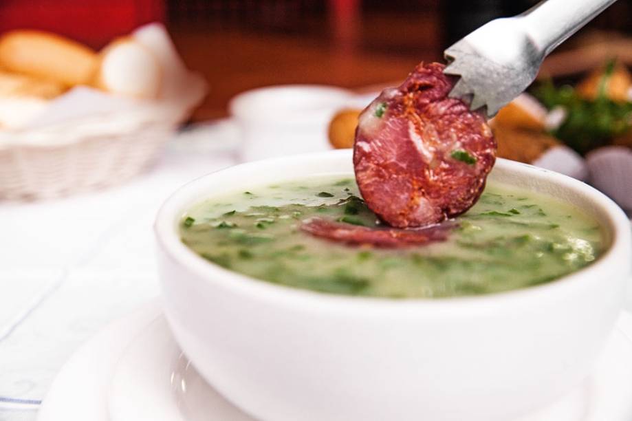 Contra o frio: caldo
verde (15 reais) da
Academia da Gula Contra o frio: caldo
verde (15 reais) da
Academia da Gula