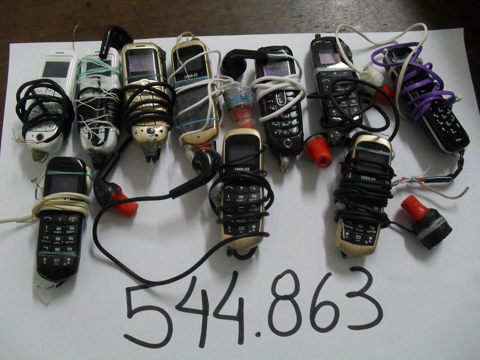 Preso passa por cirurgia após engolir dez celulares