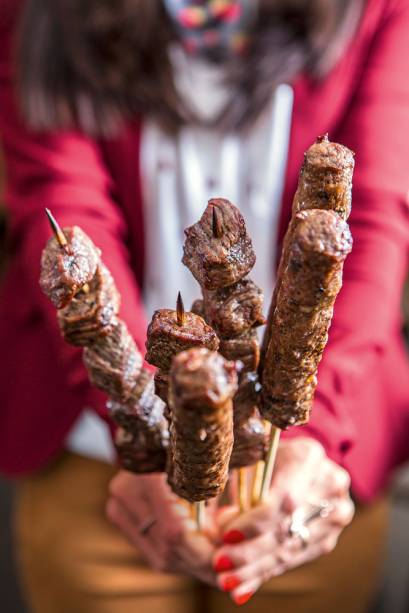 Espetinhos do
Varanda: o par do
de alcatra sai
por 30 reais Espetinhos do
Varanda: o par do
de alcatra sai
por 30 reais