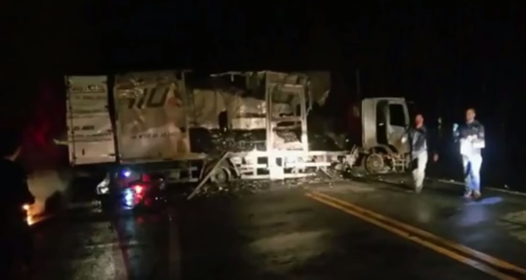 Quadrilha causa incêndios e explosões e deixa cidade sitiada
