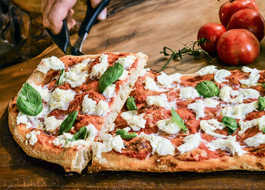 Colosseo: com molho de tomate, mussarela de búfala e manjericão