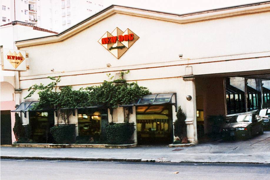 Fachada em 1990: após pequena reforma