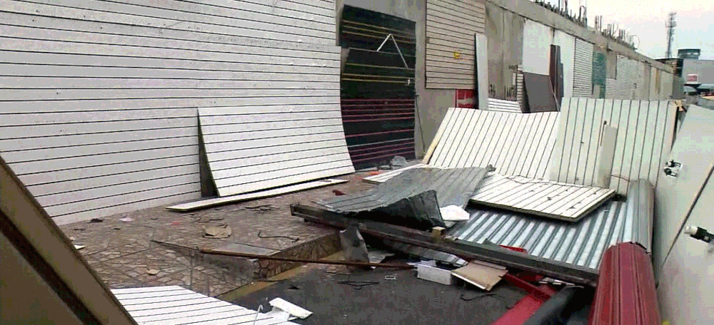 Remoção de estandes gera protesto na Feira da Madrugada, no Brás