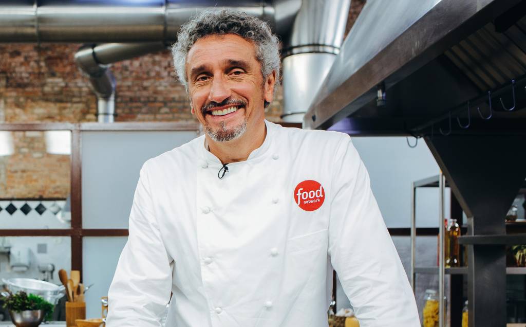 Emmanuel Bassoleil estreia como apresentador de TV