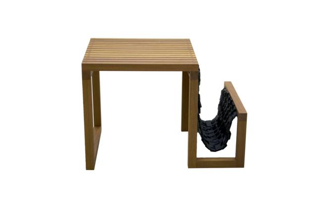 Mesa lateral <i>Ginga</i>, da jovem arquiteta Rahyja Afrange Mesa lateral <i>Ginga</i>, da jovem arquiteta Rahyja Afrange
