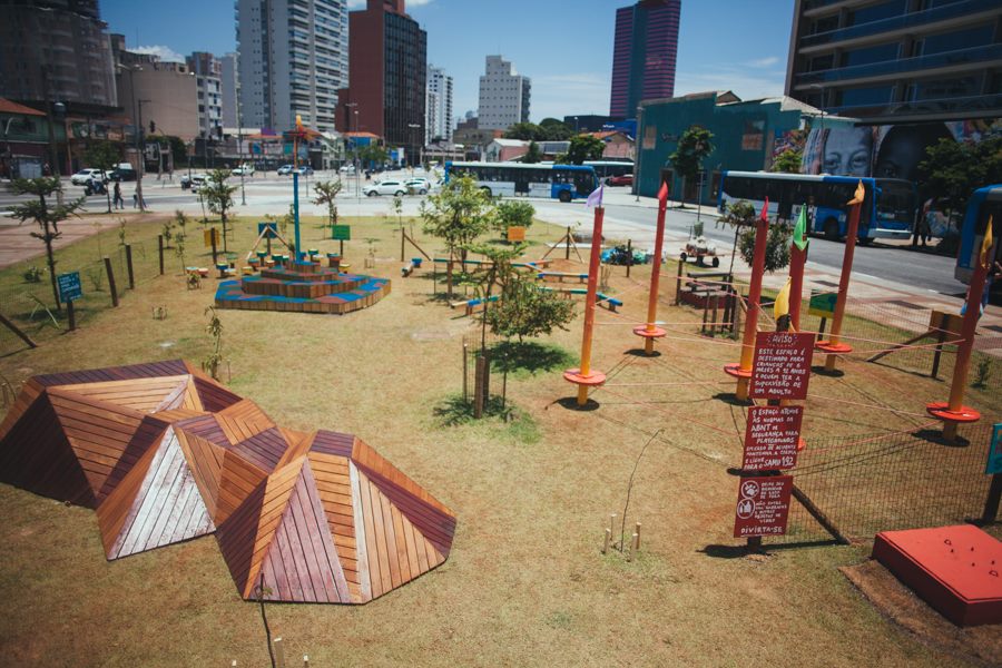 Moradores criticam retirada de brinquedos no Largo da Batata