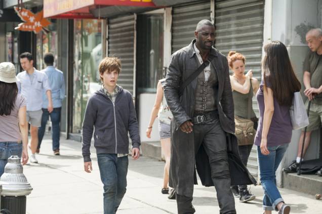 Idris Elba e Tom Taylor: bons atores em trama truncada Idris Elba e Tom Taylor: bons atores em trama truncada
