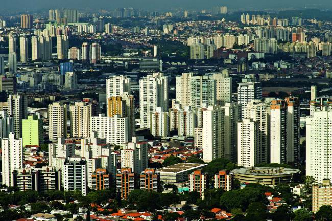 Vista aérea de edifícios do bairro Vila Leopoldina com destaque SESI Leopoldina – edifício redondo