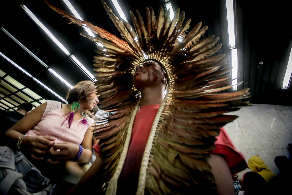 Indígenas ocupam sede da presidência na Avenida Paulista