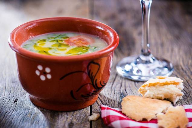 A sopa de batata, couve e linguiça do Cantinho Português A sopa de batata, couve e linguiça do Cantinho Português