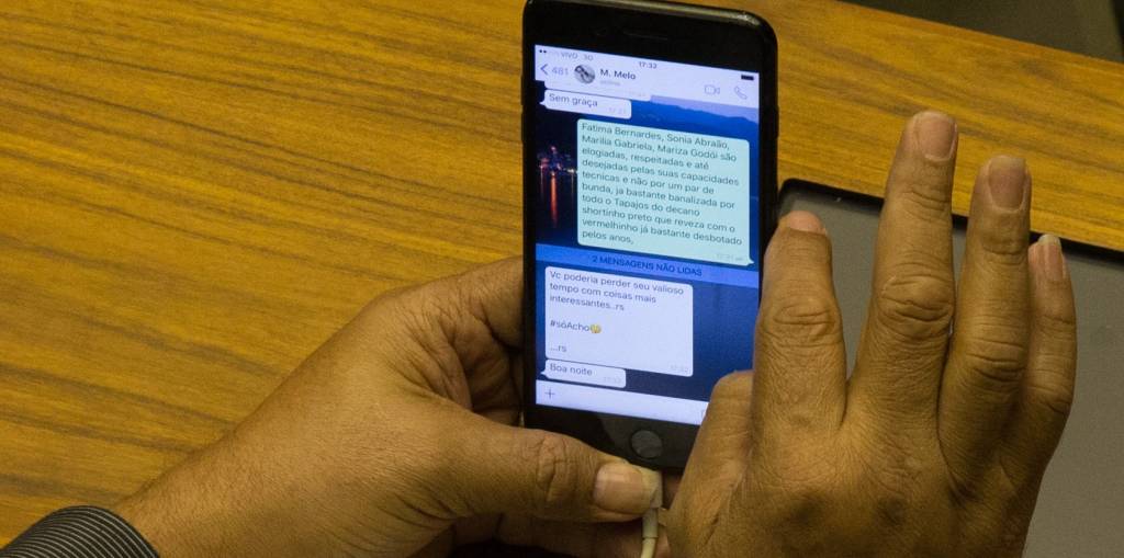 Fotos de deputado pedindo ‘nudes’ causam polêmica na internet