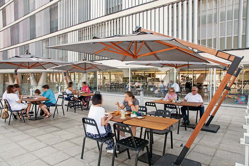 As mesas da área externa As mesas da área externa