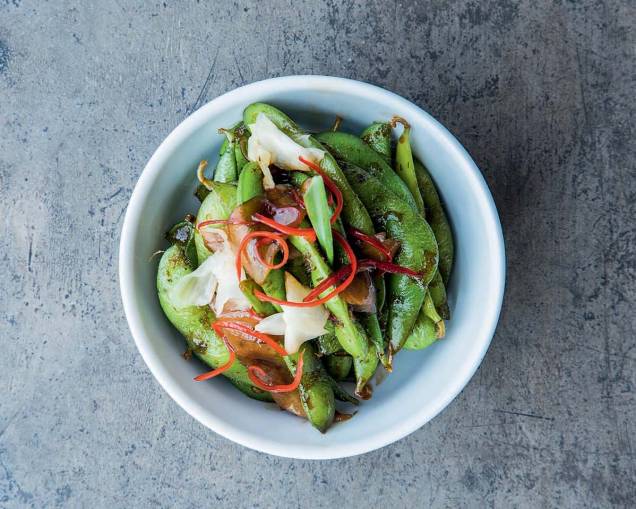 Edamame: com molho teriyaki e capim-santo Edamame: com molho teriyaki e capim-santo